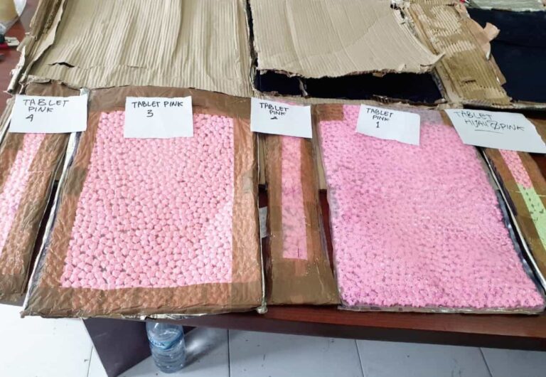 Satuan Narkoba Polres Metro Jakarta Barat bersama Bea Cukai berhasil membongkar peredaran gelap narkoba jenis pil ekstasi asal Belanda