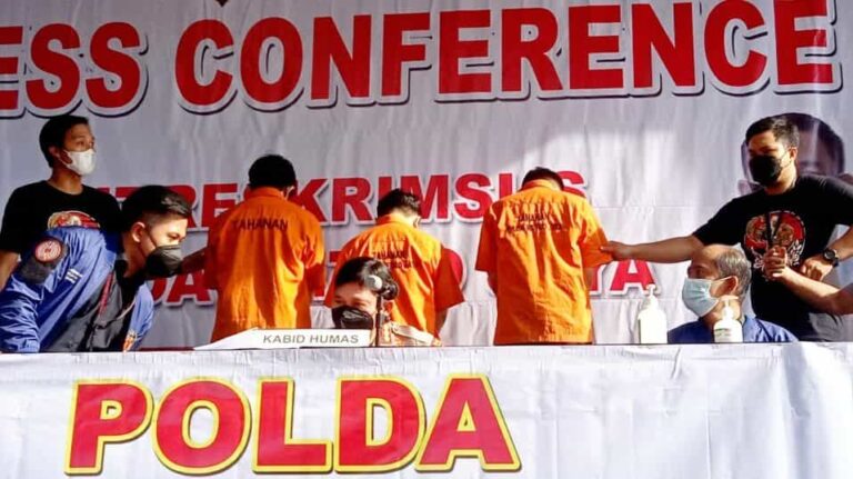 Mengaku terlibat dalam praktik prostitusi online karena kebutuhan ekonomi. Diketahui, tarif artis CA untuk sekali kencan mencapai Rp 30 juta.