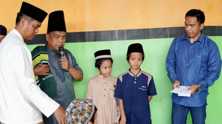 Komunitas FPY NKRI memberikan santunan kepada puluhan anak yatim piatu dan dhuafa di Yayasan Pondok Pesantren (Ponpes) Annaf’siah