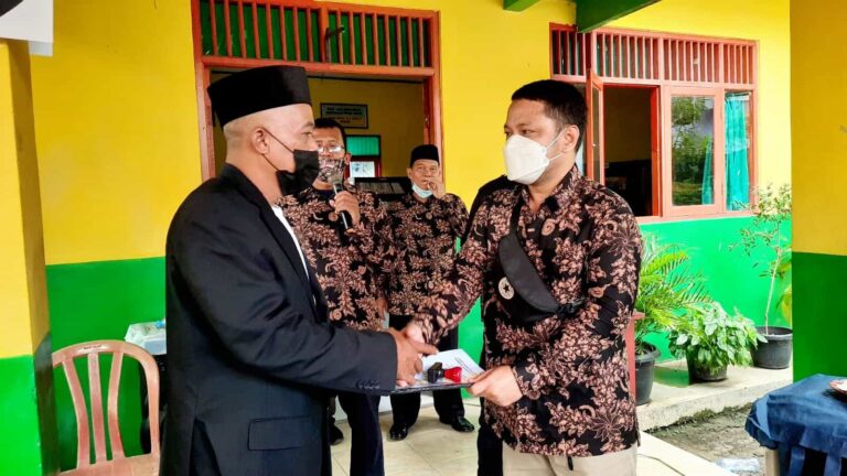 Adapun dari jumlah total 300 daftar pemilih tetap pada pemilihan Ketua RW 08 ini dimenangkan oleh Parjoko calon nomor urut 2 dengan meraih 157