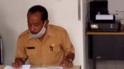 Kepala Ohoi Lumefar Donatus Ohoiwutun melantik dan menyerahkan Surat Keputusan menduduki jabatan Kepala Seksi dalam struktur Pemerintahan