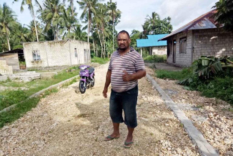 Anggaran Dana Desa (DD) Tahap II Tahun 2021 digunakan membangun infrastruktur jalan pemukiman Ohoi Ohoiseb dengan total anggaran