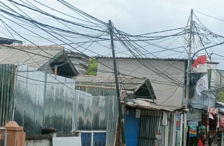 Kabel Internet di Semanan Semrawut, Warga Nilai Bikin Rusak Wajah Kota