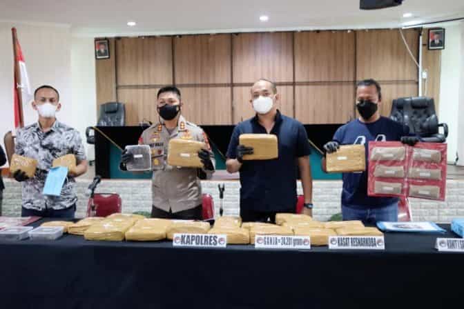 Bekuk Delapan Pengedar Narkoba, Polres Tangsel Sita 24 Kilogram Ganja