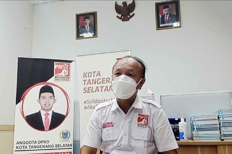 Karena maraknya praktik pungli. Hal ini pun langsung ditanggapi Anggota Komisi II DPRD Kota Tangsel dari Fraksi PSI, Alexander Prabu.
