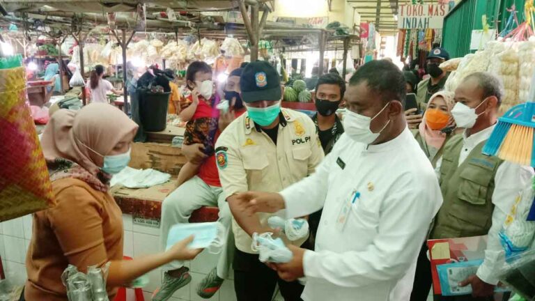 Pembagian masker yang di inisiasi BNPB ikut mendukung penguatan protokol kesehatan kepada Pemerintah Kota Administrasi Jakarta Barat.