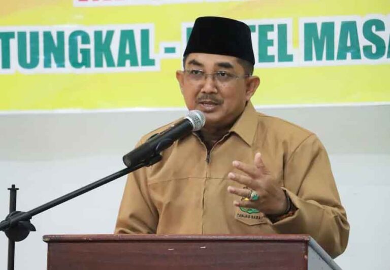 Bupati Tanjung Jabung Barat Drs. H. Anwar Sadat, hadiri Pengukuhan Pengurus PBSI Tanjabbar serta Rakerda Pengurus Persatuan Bulutangkis
