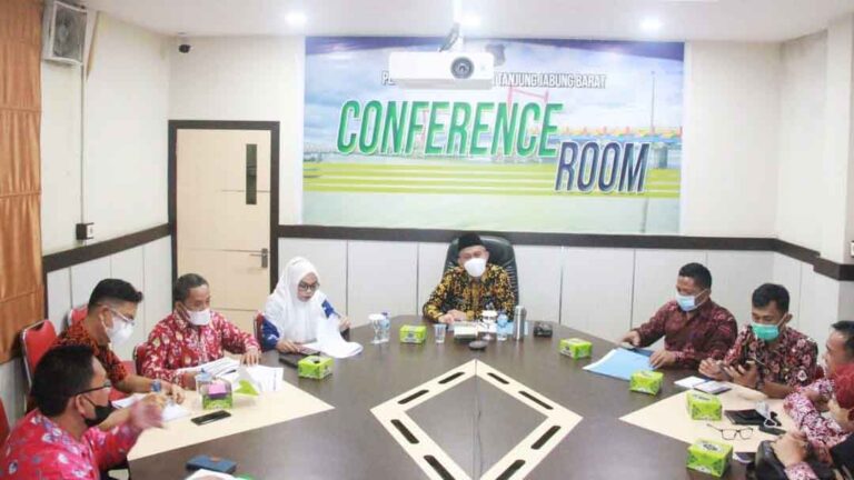 Bupati Tanjung Jabung Barat Drs. H. Anwar Sadat, mengikuti Rakor Pembentukan Tim Peningkatan Penggunaan Produksi Dalam Negeri