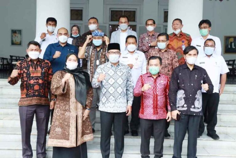 Pertemuan studi banding dengan Gubernur Jawa Barat Kang Emil berjalan lancar, hari ini Pemkab Tanjab Barat mendampingi Gubernur Jambi