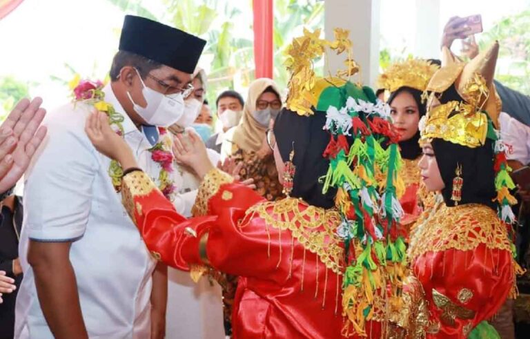 Bupati Tanjung Jabung Barat, Drs. H. Anwar Sadat menghadiri serah terima program tanggung jawab sosial SKK Migas-PetroChina 2021