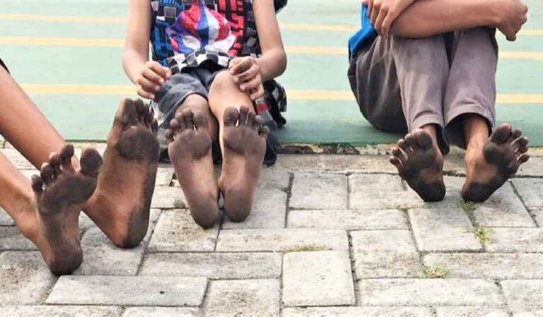 Berdasar info yang didapat Komisioner KPAI Retno Listyarti dari masyarakat Rusun Marunda, di mana anak-anak dan orang dewasa masih jadi