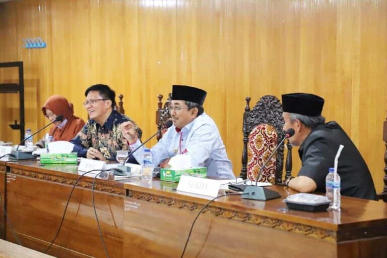 Bupati Tanjung Jabung Barat, Drs. H. Anwar Sadat, menghadiri acara Entry Meeting Tim BPK Perwakilan Provinsi Jambi dalam rangka Pemeriksaan