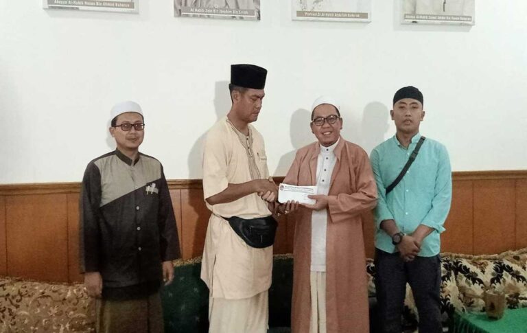 Komunitas Forum Pecinta Yatim NKRI melaksanakan kegiatan santunan dan beasiswa kepada anak-anak yatim yang berprestasi di seluruh