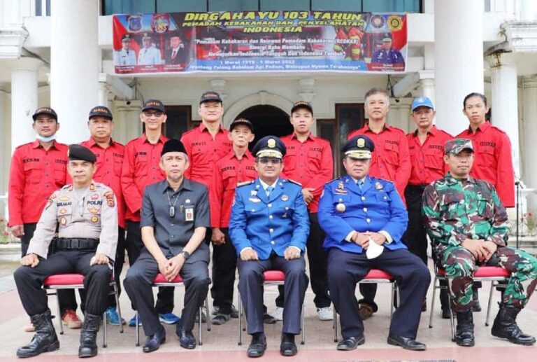 Bupati Tanjung Jabung Barat, Drs. H. Anwar Sadat, menjadi inspektur upacara peringatan HUT Damkar ke-103 Tahun 2022 Pemerintah