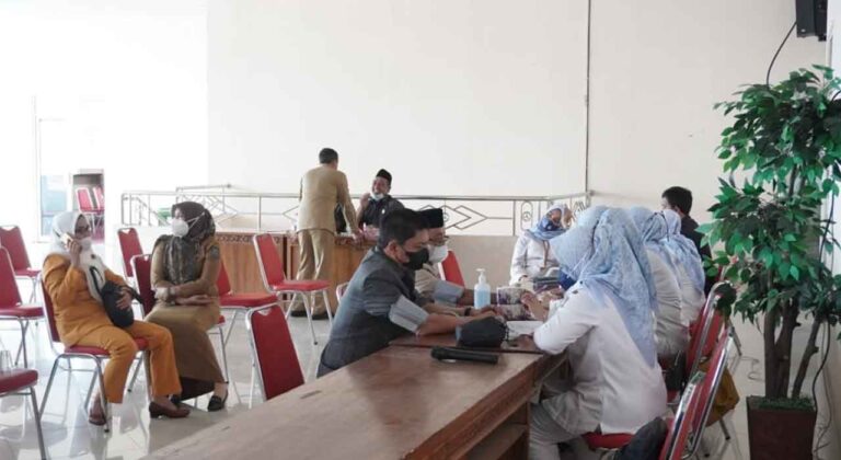 DPRD Tanjung Jabung Barat menggelar Vaksinasi Booster untuk seluruh anggota dan staf yang beraktifitas di Gedung DPRD. Vaksinasi ini