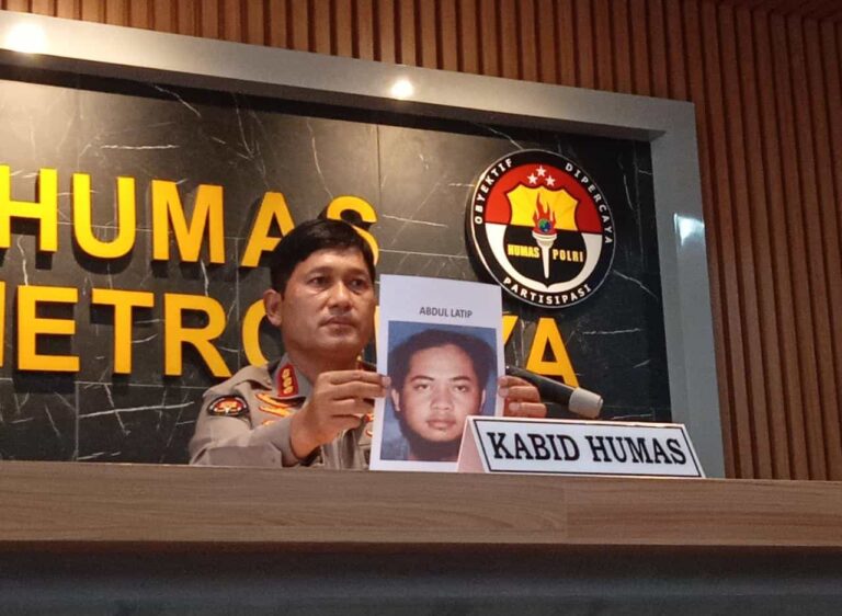 Polisi Ringkus Tiga Tersangka Pengeroyok Ade Armando