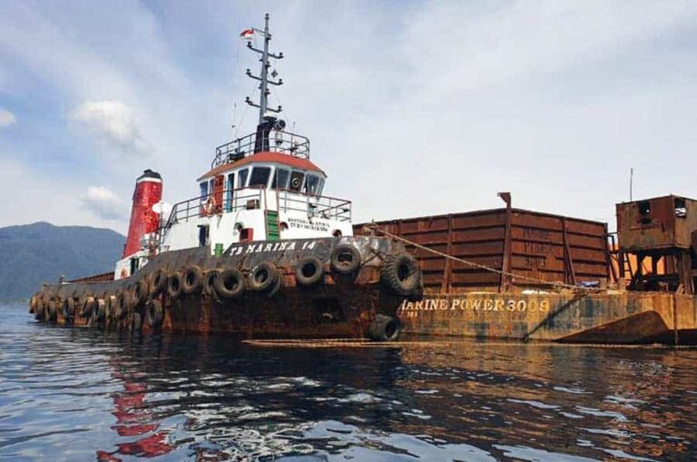 Direktur Ampuh Sultra Hendro Nilopo mendesak Dewan Perwakilan Rakyat Daerah (DPRD) Provinsi Sultra untuk menggelar Rapat Dengar