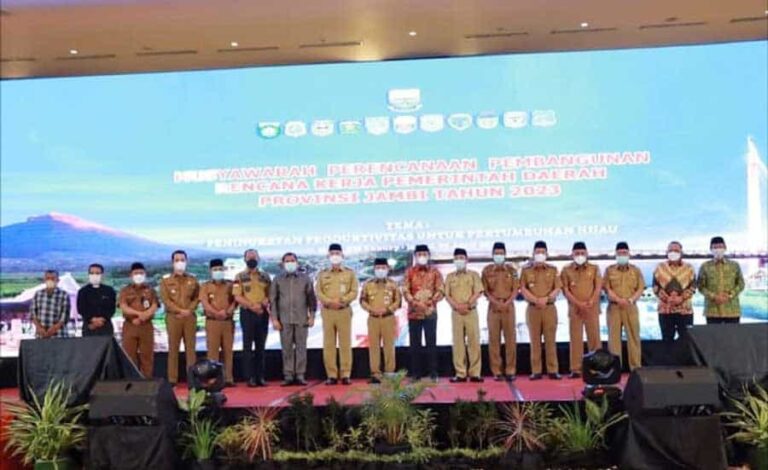 Sekda Tanjabbar Agus Sanusi mewakili Bupati Tanjung Jabung Barat mengikuti Musyawarah Perencanaan Pembangunan (Musrenbang)
