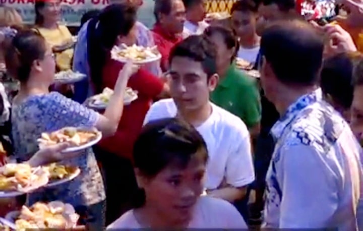 Warga Tionghoa bersama Vihara Dharma Bhakti Sediakan Buka Puasa Gratis