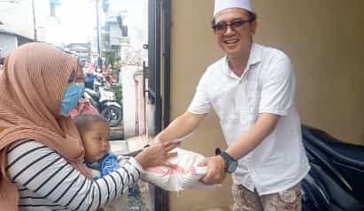 Jelang hari raya idul fitri 1 Syawal 1443 H, Yayasan Al-Fakir kembali berbagi kebahagiaan dengan membagikan 260 beras kepada kaum dhuafa