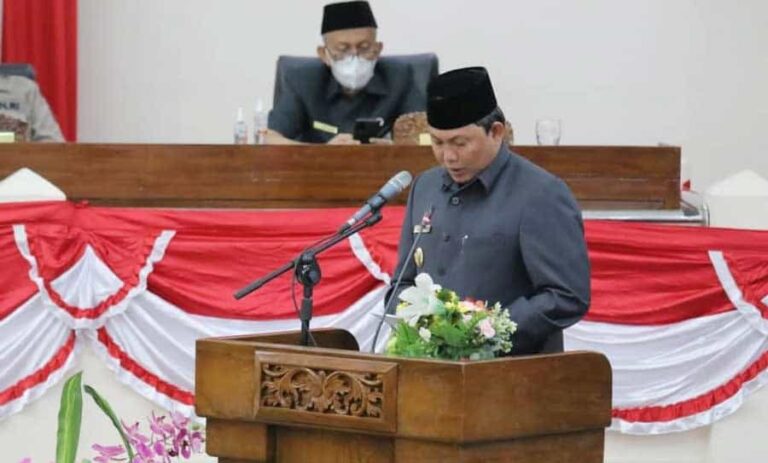 Wakil Bupati Tanjung Jabung Barat Hairan menghadiri Rapat Paripurna ke 3 DPRD Tanjab Barat dalam rangka Penyampaian Tanggapan Bupati