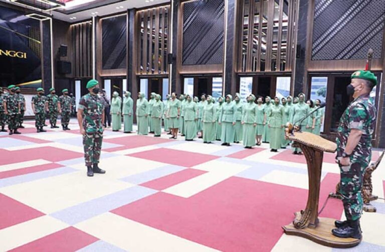 KSAD Jenderal TNI Dudung Abdurachman memimpin kenaikan pangkat satu tingkat lebih tinggi kepada 24 Perwira Tinggi Angkatan Darat.