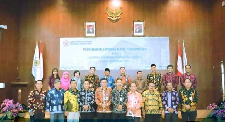 BPK RI Perwakilan Jambi kembali menyerahkan penghargaan Opini Wajar Tanpa Pengecualian (WTP) yang keempat kali secara berturut-turut