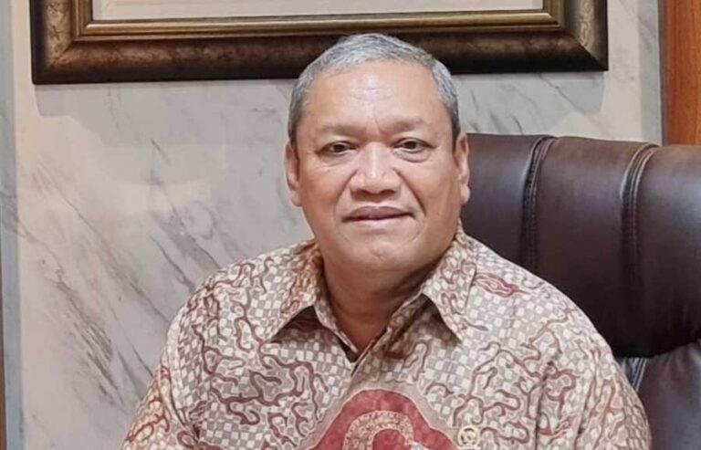 Ada 34 juta rakyat Indonesia yang bergantung pada sektor pariwisata. Sementara itu ada 13.9 juta pekerja yang hidup di sektor wisata.