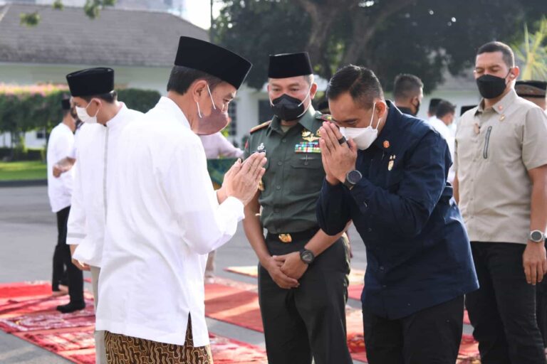 Presiden Jokowi dan Ibu Iriana Shalat Idul Fitri di  Istana Yogyakarta