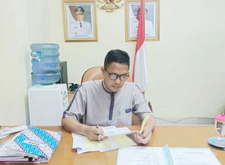 Wakil Gubernur DKI Jakarta Ariza Patria memberikan apresiasi kepada Kelurahan Tanjung Duren Selatan