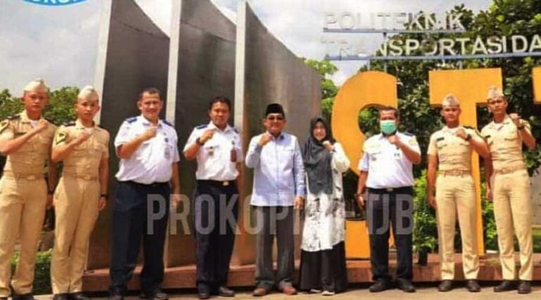 Bupati Tanjung Jabung Barat Drs. H. Anwar Sadat, mengapresiasi Sekolah Tinggi Transportasi Darat (STTD) Atas Penambahan Kuota