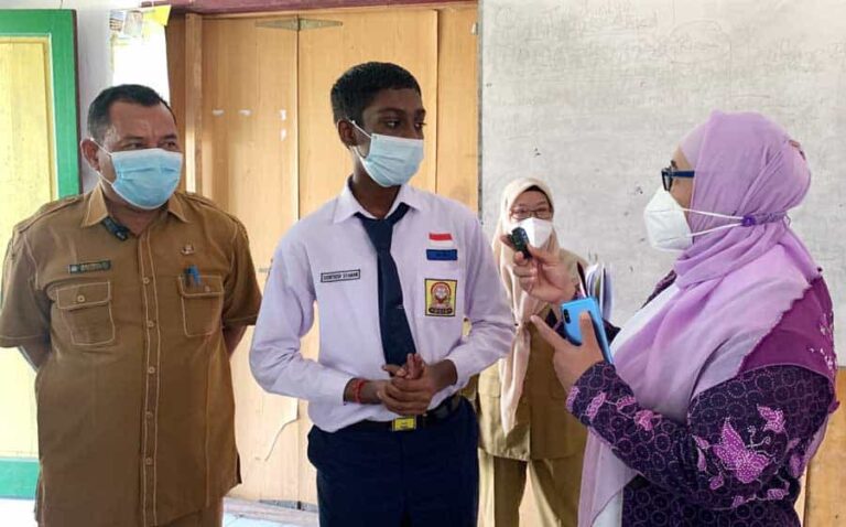 Untuk itu Komisi Perlindungan Anak Indonesia (KPAI) melakukan pengawasan pemenuhan hak atas pendidikan anak-anak pengungsi luar negeri