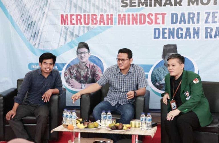 Acara Dies Natalis ke 2 Universitas Primagraha itu juga ikut dihadiri Tokoh Pemuda Banten Ahmad Jayani yang digelar di Jl. Trip Jamaksari