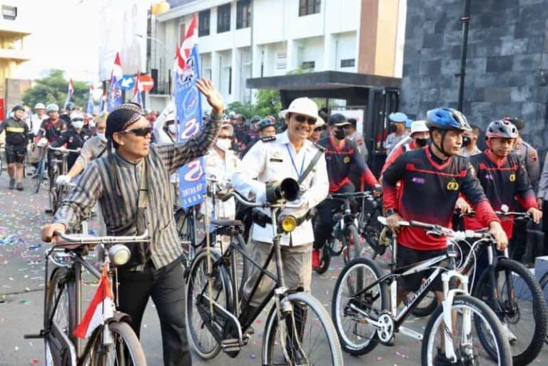  HUT Bhayangkara ke 76, Ribuan Warga Semarang Meriahkan Sepeda Santai