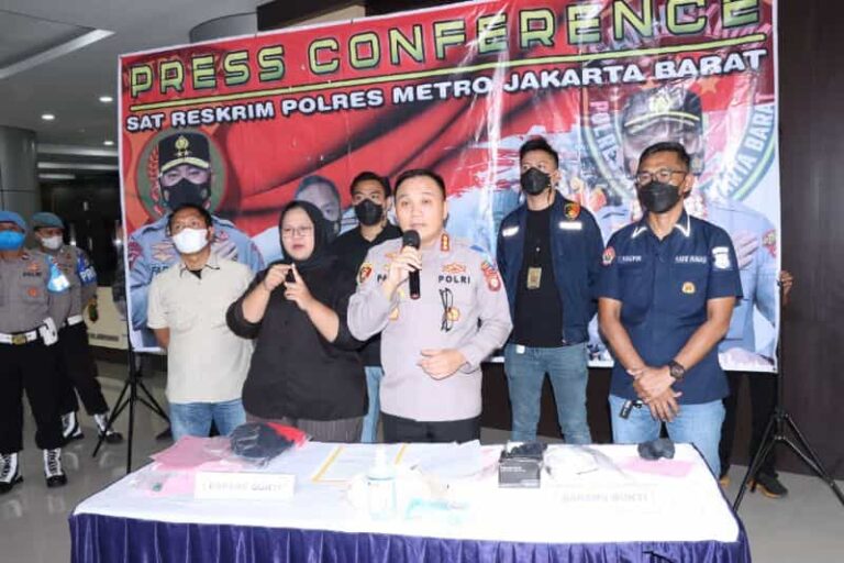 Polisi Ungkap Pelaku Penusukan WNA Cina