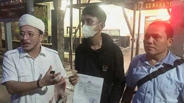 Polsek Cengkareng dituntut bekerja profesional menangani kasus pengeroyokan Nando (25) yang dilakukan oleh puluhan orang di kawasan