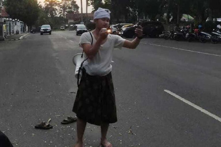 Kumala PW Rangkasbitung mengaku miris, dan menilai, petugas Dishub dan Satuan Lalulintas Polres Lebak tidak serius dalam menindak truk