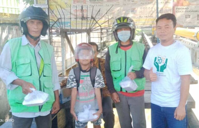 Koordinator Relawan Jumat Berkah Arohman Ali kepada awak media mengatakan, gerakan kegiatan ini bagian dari bentuk kepedulian para donatur