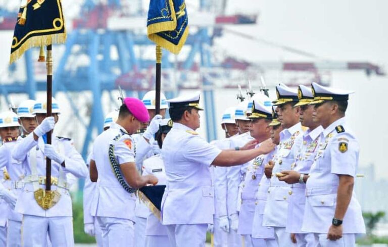Danlantamal VIII Manado Laksamana Pertama TNI Nouldy J. Tangka menghadiri Serah Terima Jabatan (Sertijab) tiga pejabat TNI AL yaitu