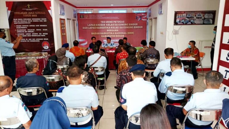 Petugas Lapas Khusus dan Lapas Narkotika Gunung Sindur Mendadak Dites Urine