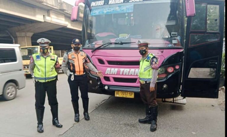 Dishub Jakarta Barat Tindak Tegas 8 Bus AKAP di Terminal Bayangan