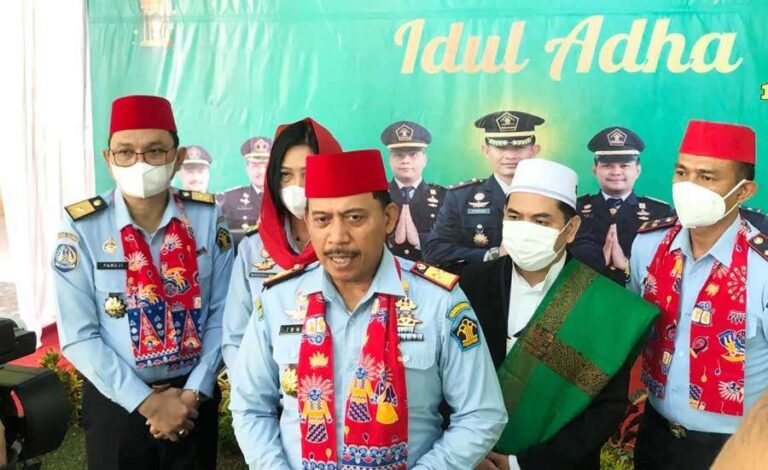 Kepala Rutan Jakarta Pusat Fonika Affandi mengatakan bahwa ibadah kurban tahun ini pihaknya menyembelih 9 ekor sapi dan 12 kambing.