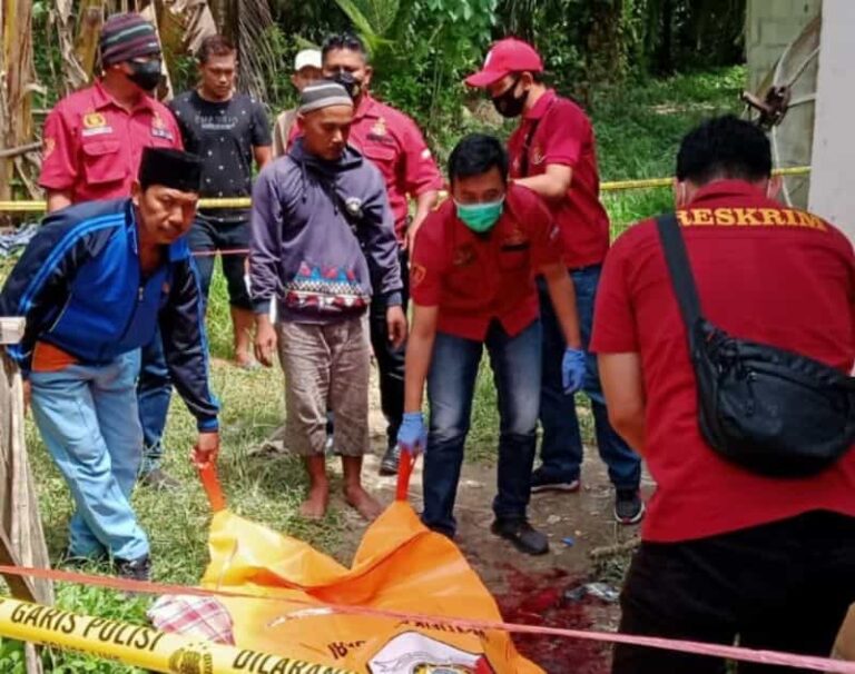 Nekat, Menantu Bacok Mertua di Selakau Kalbar