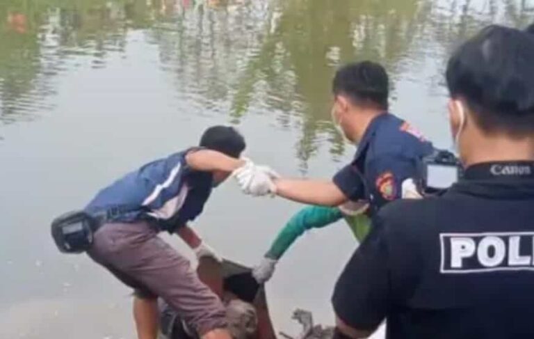 Warga Heboh, Temukan Mayat Laki laki Tanpa Identitas di Kali Ciherang Bekasi