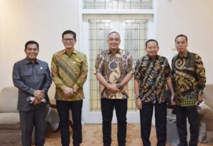 Bupati Tangerang Minta Pemprov dan DPRD Banten Sukseskan 2 Event Besar di Kabupaten Tangerang Bupati Tangerang Ahmed Zaki Iskandar Bupati Tangerang Ahmed Zaki Iskandar meminta Pemerintah Provinsi (Pemprov) dan DPRD Provinsi Banten ikut menyukseskan 2 event besar