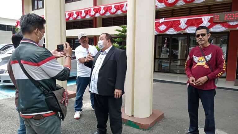 Perampasan Unit Mobil Cayla, Z 1072 NV Secara Paksa di Jalan