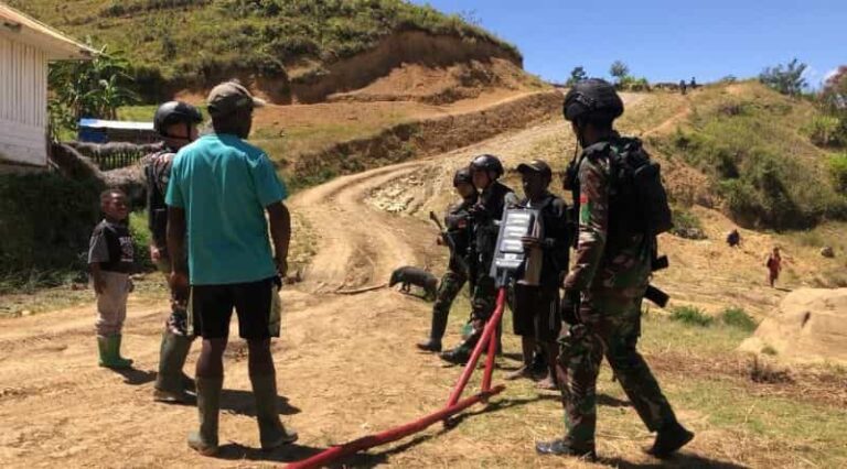 Luar Biasa, Begini Cara Satgas Yonif Mekanis 203/AK di Distrik Balingga