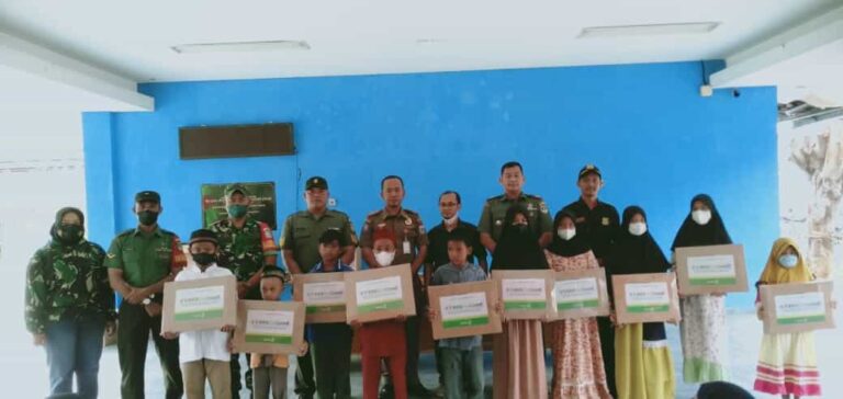 Koramil 06/Cakung Salurkan Bantuan Alat Tulis Sekolah
