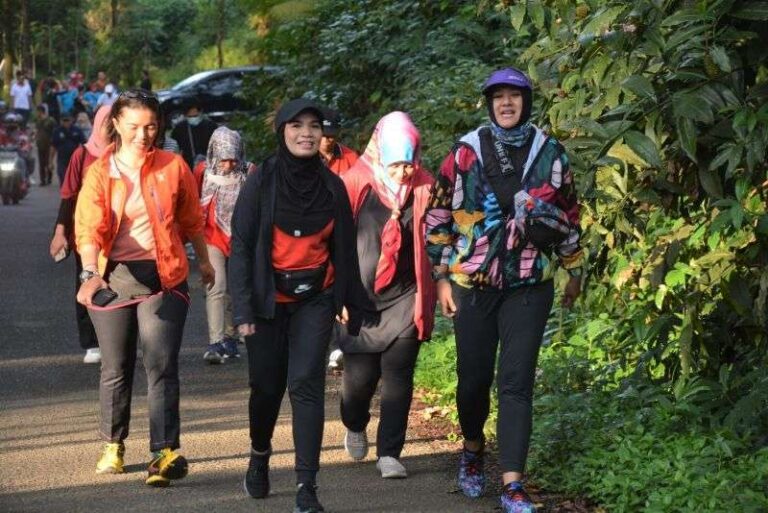 Jalan Sehat Ketua Persit KCK Koorcab Rem 071 Eksplor Wisata Baturaden