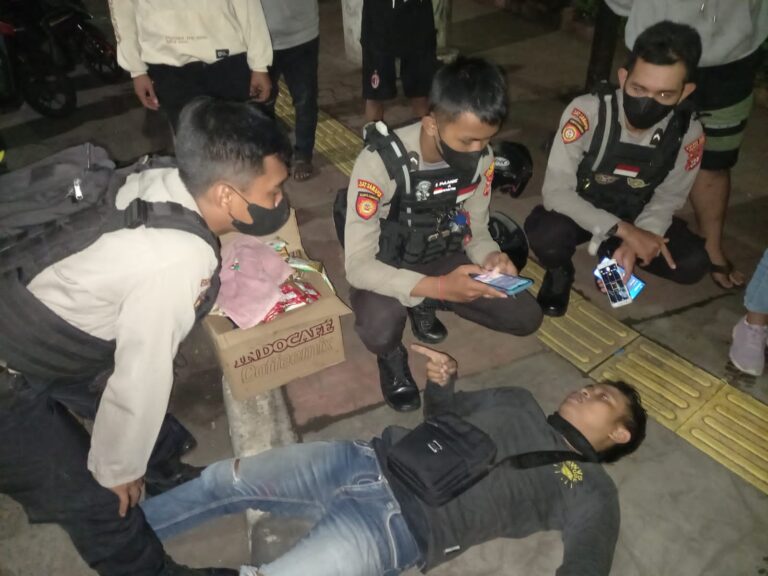Tim Patroli Perintis Presisi Dengan Sigap Bantu Korban Laka Lantas Laka lantas